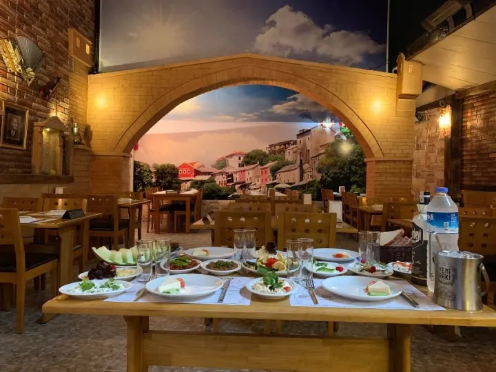Mostar Köprüsü freskli salonumuz